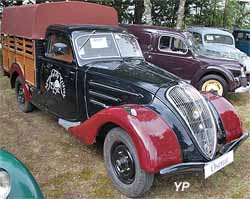 Peugeot 302 camionnette bâchée