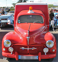 Peugeot 203 ambulance