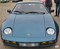 Porsche 928