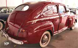 Ford 1946 Deluxe Sedan 2 door V8