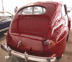 Ford 1946 Deluxe Sedan 2 door V8