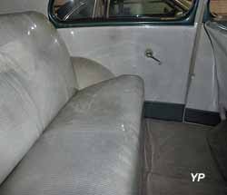 Ford 1946 Deluxe Sedan 2 door V8