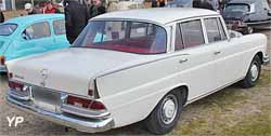 Mercedes 220 SE berline (W111)