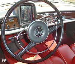 Mercedes 220 SE berline (W111)