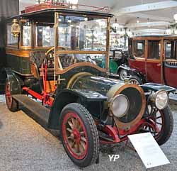 De Dion Bouton type DH limousine