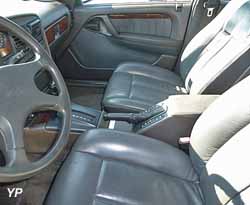 Opel Omega A Limousine 6 portes