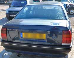 Opel Omega A Limousine 6 portes