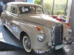 Mercedes 300c (W186) berline