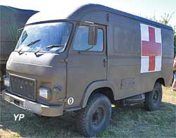 Ambulância armada Saviem TP3 L39