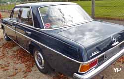 Mercedes 220 (W115)