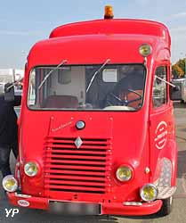 Renault Goélette R2086 ambulance pompiers