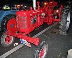 Tracteur McCormick Farmall F235