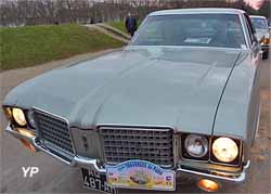 Oldsmobile Cutlass Supreme Holiday Hardtop