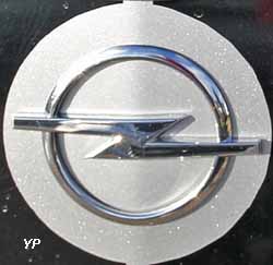 Logo Opel