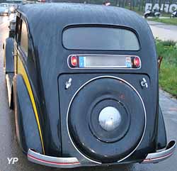 Peugeot 401 DL Limousine