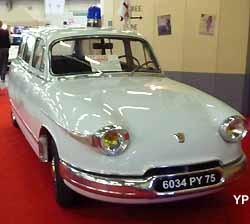 Panhard PL17 break ambulance