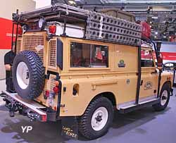 Land Rover Series III 109 D Camel Trophy