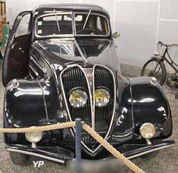 Peugeot 402 l&eacute;g&egrave;re