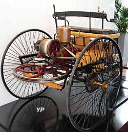 Tricycle à moteur Benz
