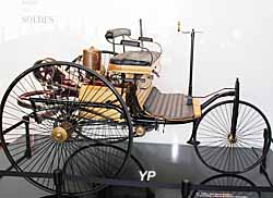 Tricycle à moteur Benz